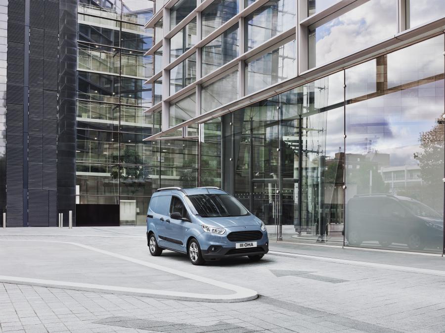  Ford Transit Courier 2018 года  (WW) (фото 1 из 13)